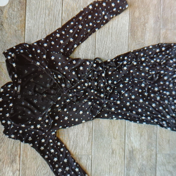 Super Mini Star Print Boohoo Wrap Dress - Picture 4 of 4